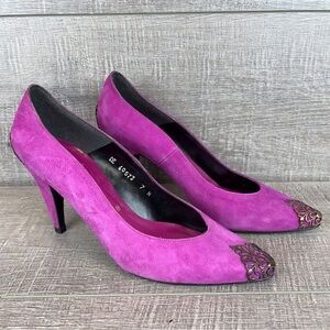 Caressa size 7 N fuschia suede metal filigree accent heels